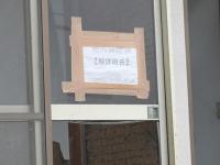 �g��
